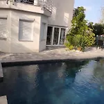 Elite